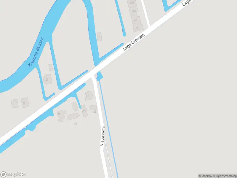Ambulance met grote spoed naar de Neerpolderseweg in Giessenburg