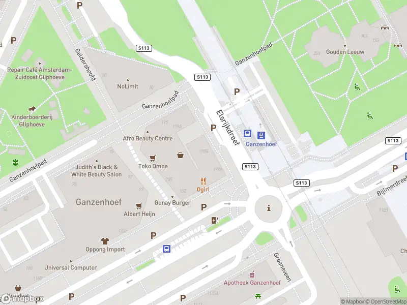 Ambulance met gepaste spoed naar de Elsrijkdreef in Amsterdam