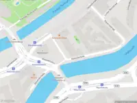 Ambulance met grote spoed naar de Kazernestraat in Amsterdam