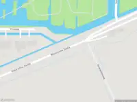 Ambulance met grote spoed naar de Wieldrechtse Zeedijk in Dordrecht