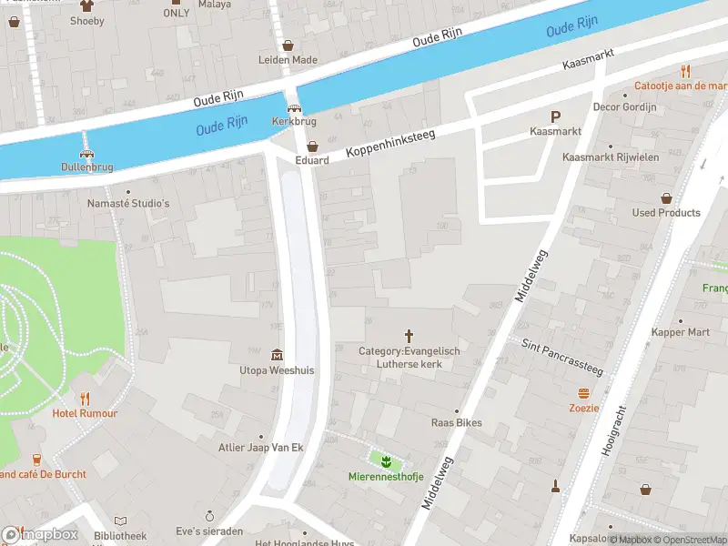 Ambulance met grote spoed naar de Uiterstegracht in Leiden