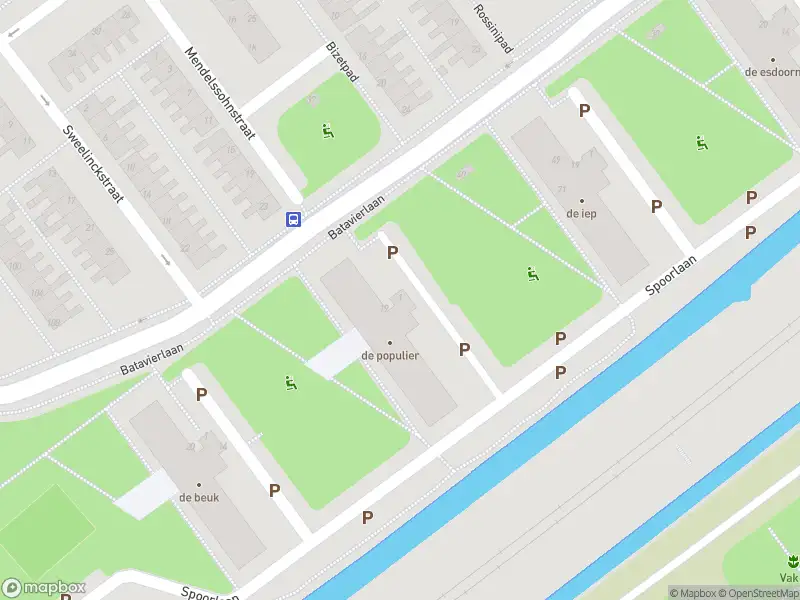 Ambulance met grote spoed naar de De Populier in Nieuwerkerk aan den IJssel