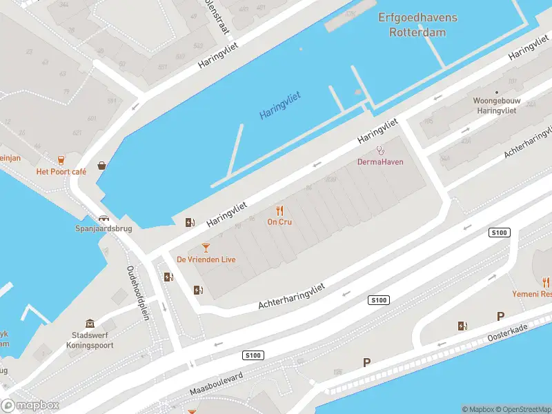 Ambulance met grote spoed naar de Haringvliet in Rotterdam