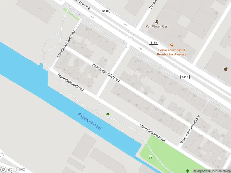 Ambulance met grote spoed naar de Maagdenpalmstraat in Amsterdam