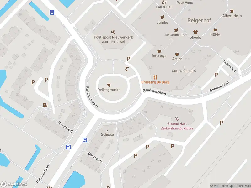 Ambulance met gepaste spoed naar de Raadhuisplein in Nieuwerkerk aan den IJssel