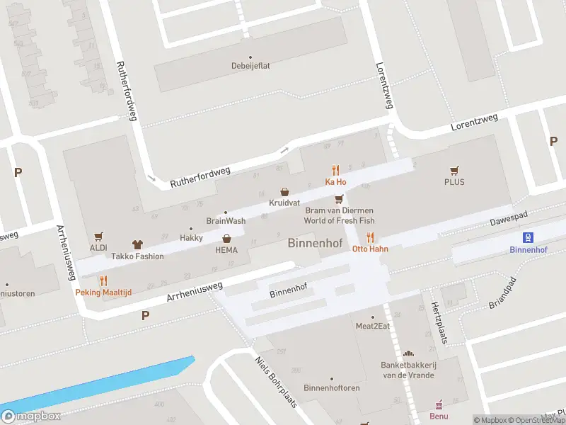 Ambulance met gepaste spoed naar de Binnenhof in Rotterdam