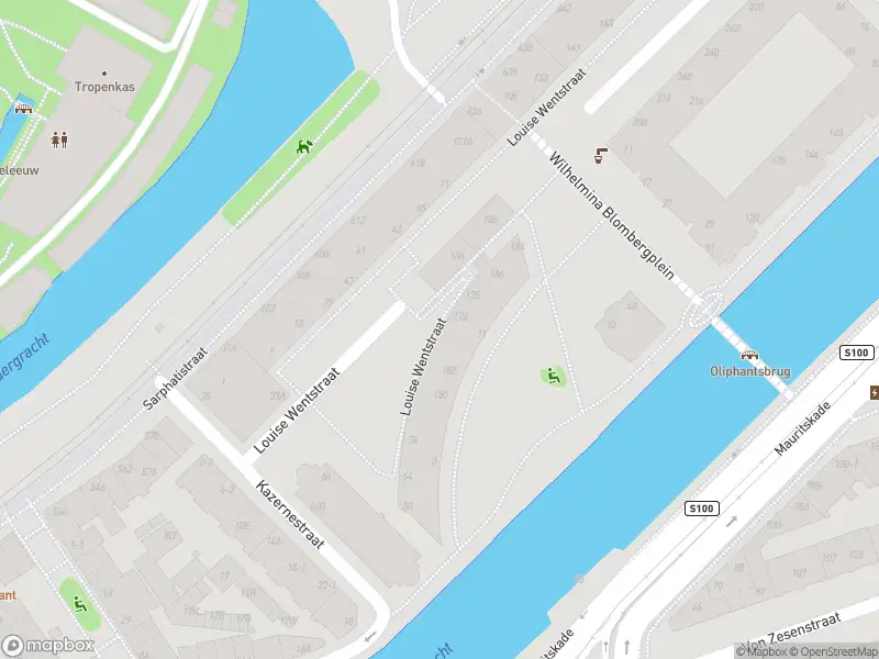 Ambulance met grote spoed naar de Louise Wentstraat in Amsterdam