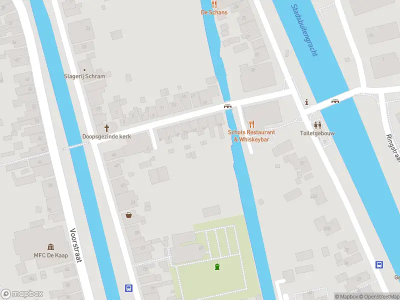 Brandweer met grote spoed naar de Voorstraat in Stavoren vanwege waarnemen gaslucht