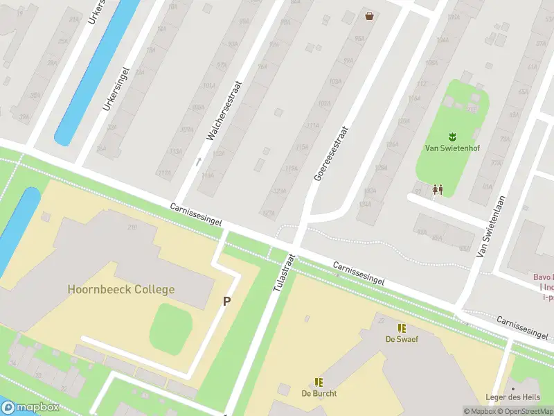 Ambulance met grote spoed naar de Carnissesingel in Rotterdam