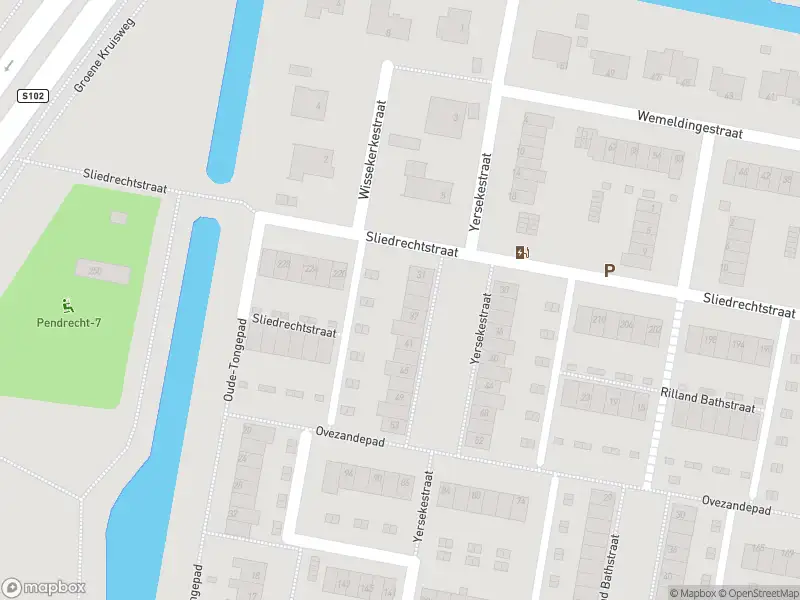 Ambulance met grote spoed naar de Sliedrechtstraat in Rotterdam