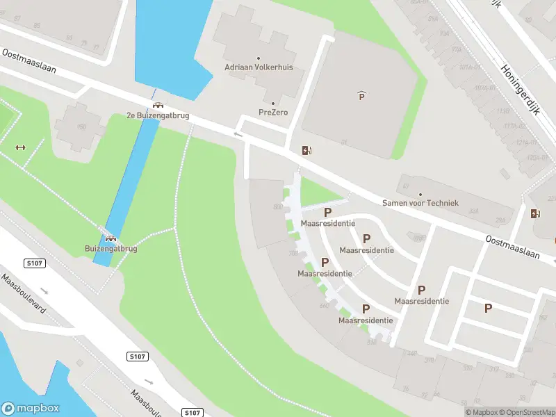 Ambulance met grote spoed naar de Oostmaaslaan in Rotterdam