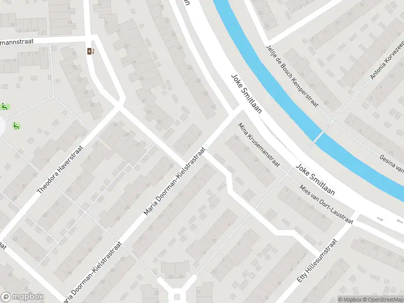 Ambulance met grote spoed naar de Maria Doorman-Kielstrastraat in Spijkenisse