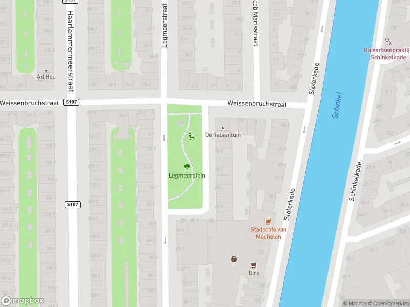 Ambulance met grote spoed naar de Legmeerstraat in Amsterdam