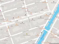 Ambulance met gepaste spoed naar de Violettenstraat in Amsterdam
