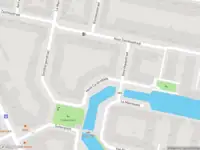 Ambulance met grote spoed naar de Tasmanstraat in Amsterdam