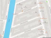 Ambulance met grote spoed naar de Eerste Schinkelstraat in Amsterdam