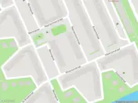 Ambulance met grote spoed naar de Naardermeerstraat in Amsterdam