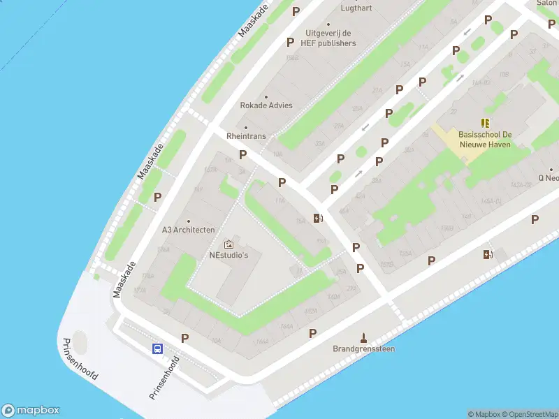 Ambulance met grote spoed naar de Prins Hendrikstraat in Rotterdam
