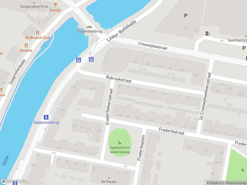 Ambulance met grote spoed naar de Rubroekstraat in Rotterdam