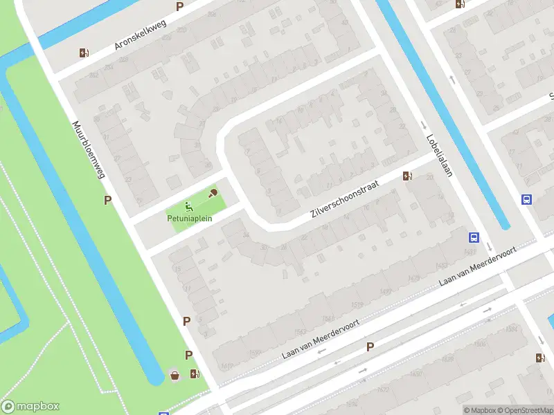 Ambulance met grote spoed naar de Petuniaplein in 's-Gravenhage