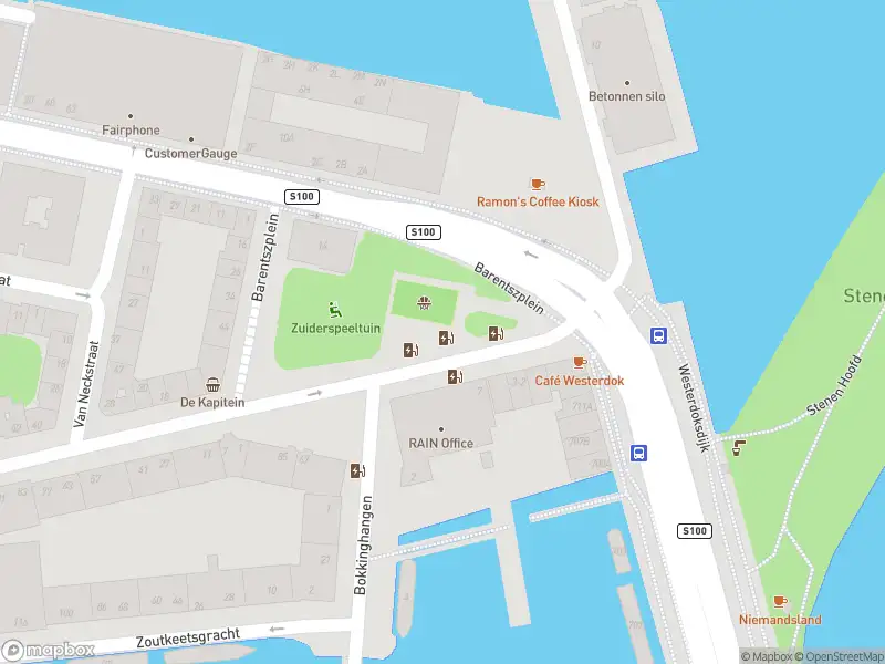 Ambulance met grote spoed naar de Barentszplein in Amsterdam