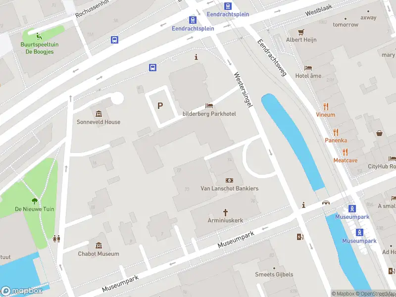 Ambulance met grote spoed naar de Westersingel in Rotterdam