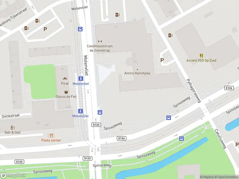 Ambulance met grote spoed naar de Spinozaweg in Rotterdam