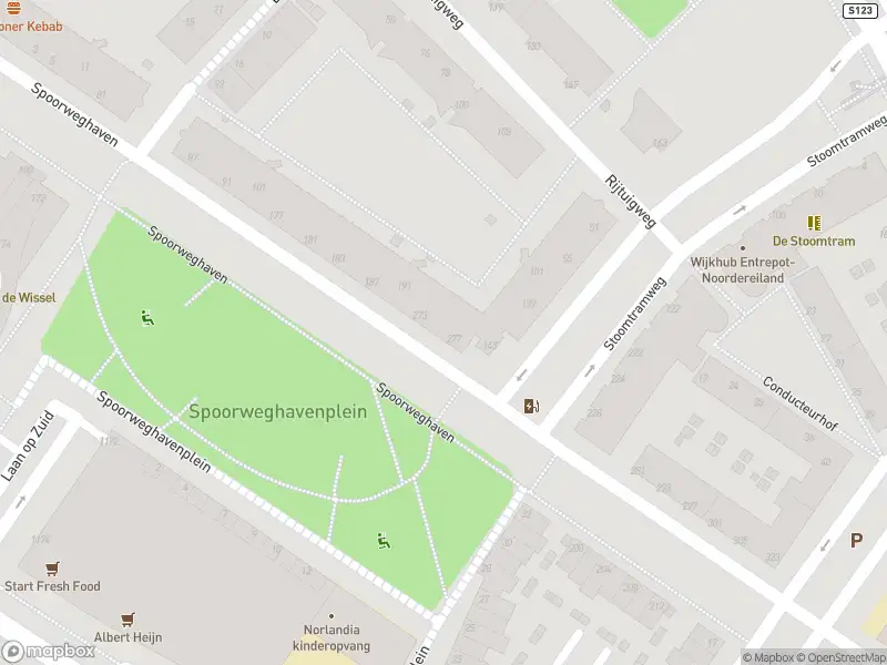 Ambulance met grote spoed naar de Spoorweghaven in Rotterdam