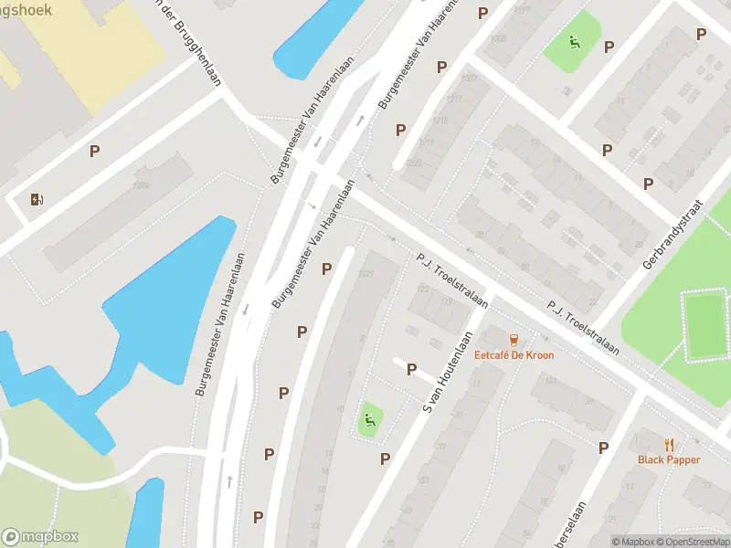 Ambulance met gepaste spoed naar de Burgemeester Van Haarenlaan in Schiedam