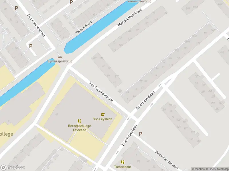 Ambulance met gepaste spoed naar de Van Swietenstraat in Leiden