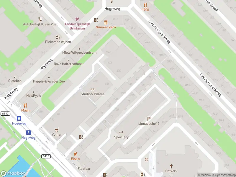 Ambulance met gepaste spoed naar de Bredeweg in Amsterdam