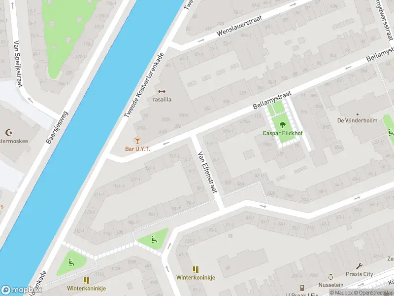 Ambulance met grote spoed naar de Van Effenstraat in Amsterdam