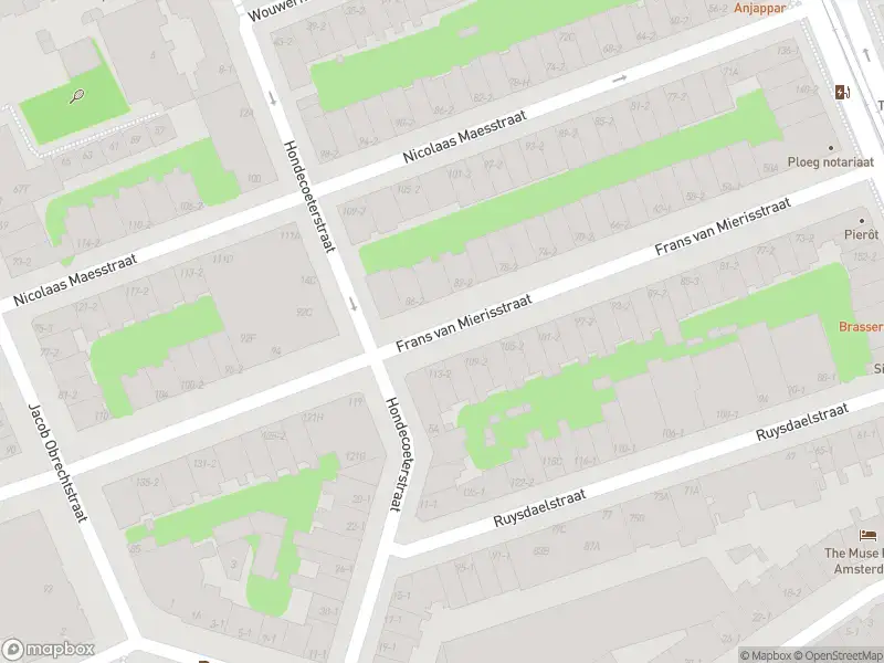 Ambulance met grote spoed naar de Bronckhorststraat in Amsterdam