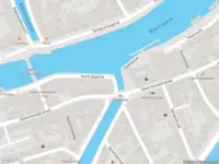 Ambulance met gepaste spoed naar de Korte Spaarne in Haarlem