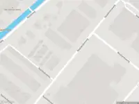 Politie met grote spoed naar de Naaldwijkseweg in Wateringen vanwege personen te water