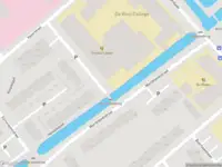 Ambulance met gepaste spoed naar de Vennemeerstraat in Leiden