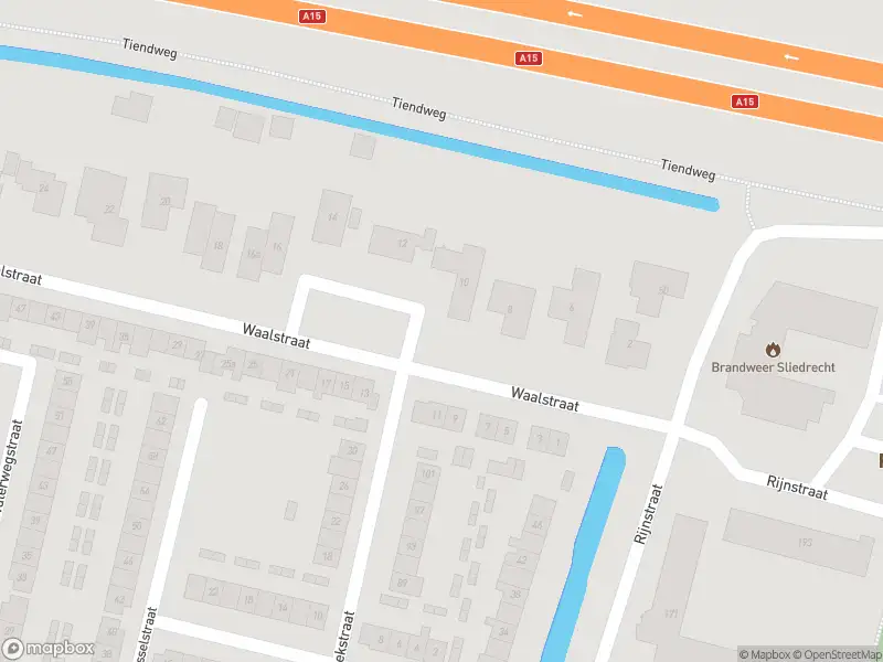 Ambulance met gepaste spoed naar de Waalstraat in Sliedrecht