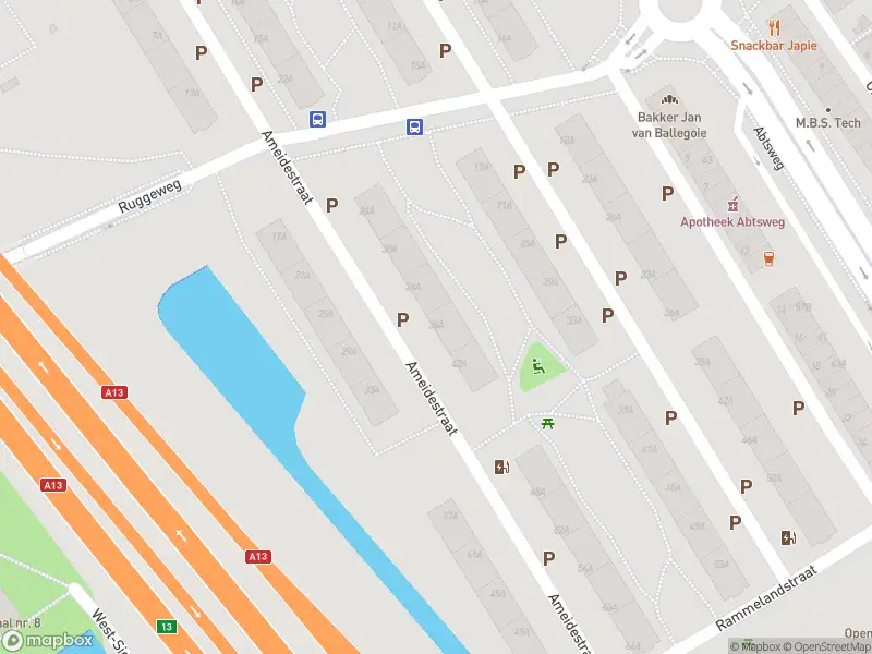 Ambulance met grote spoed naar de Ameidestraat in Rotterdam