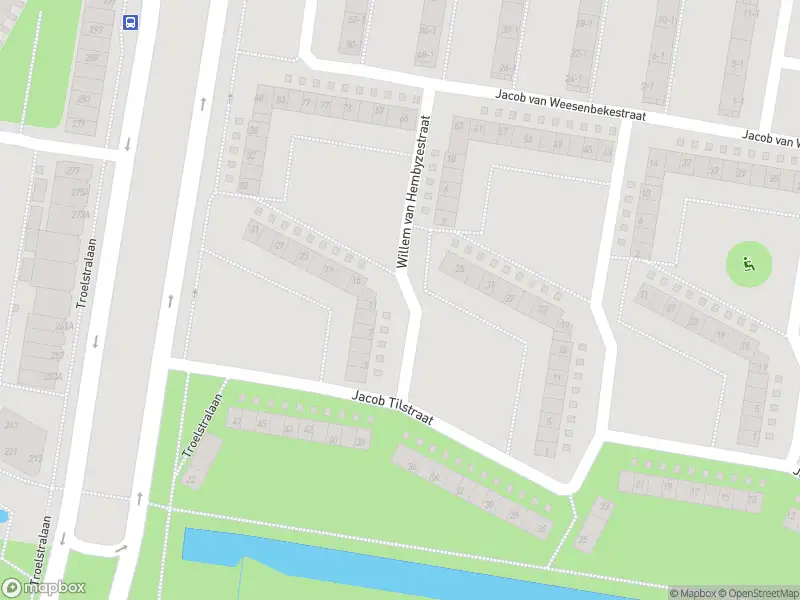 Ambulance met grote spoed naar de Willem van Hembyzestraat in Amsterdam
