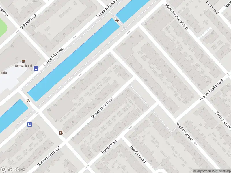 Ambulance met grote spoed naar de Oostendamstraat in Rotterdam