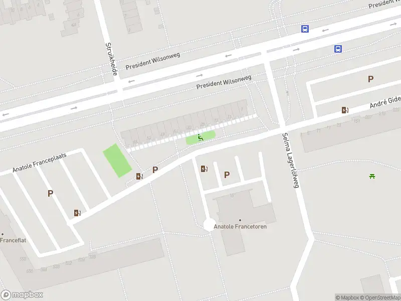 Ambulance met grote spoed naar de Anatole Franceplaats in Rotterdam