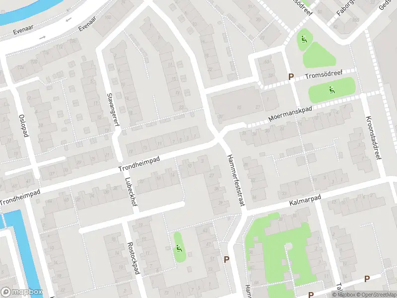 Ambulance met gepaste spoed naar de Trondheimpad in Rotterdam