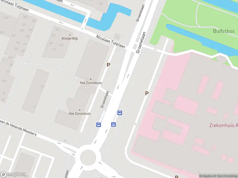 Ambulance met grote spoed naar de Laan van de Helende Meesters in Amstelveen