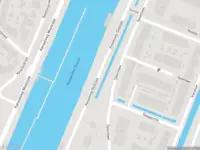 Ambulance met grote spoed naar de Kanaalweg Westzijde in Hellevoetsluis