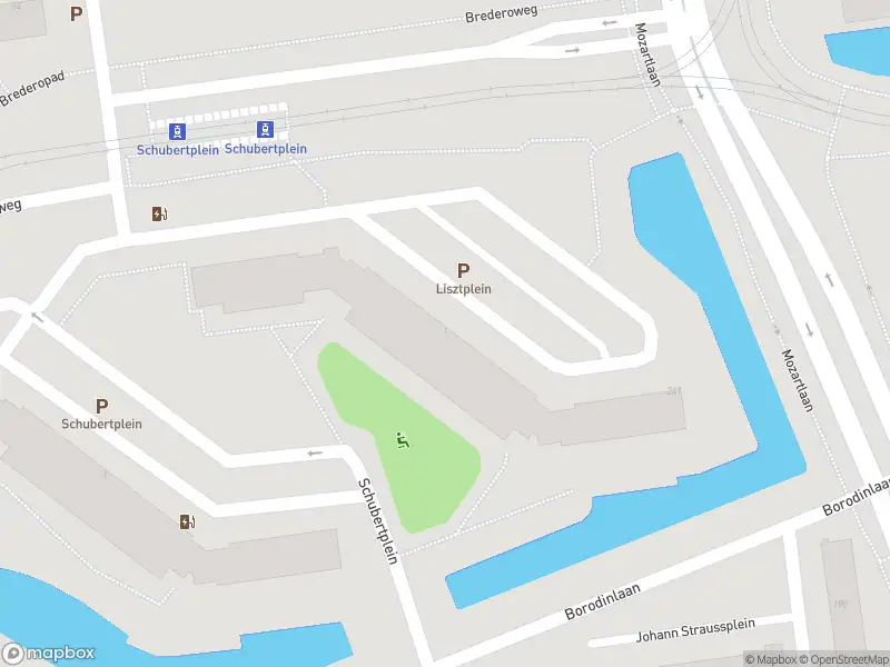 Ambulance met grote spoed naar de Lisztplein in Schiedam