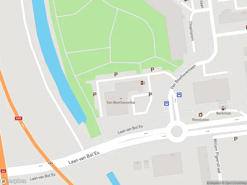 Ambulance met gepaste spoed naar de Van Beethovenplein in Schiedam