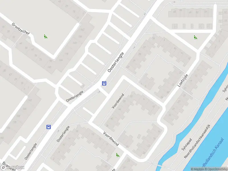 Ambulance met grote spoed naar de Oosterlengte in Amsterdam