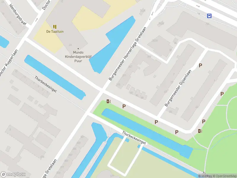 Ambulance met gepaste spoed naar de Burgemeester Honnerlage Gretelaan in Schiedam
