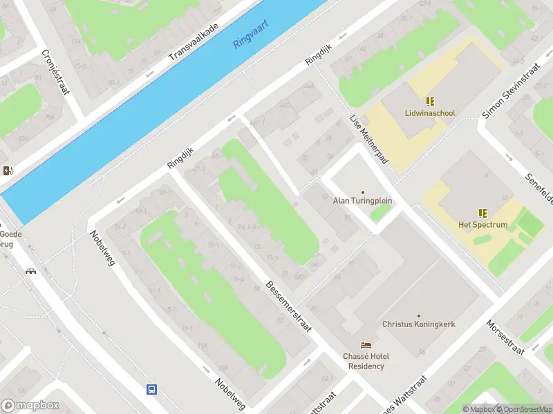 Brandweer met gepaste spoed naar de Ringdijk in Amsterdam