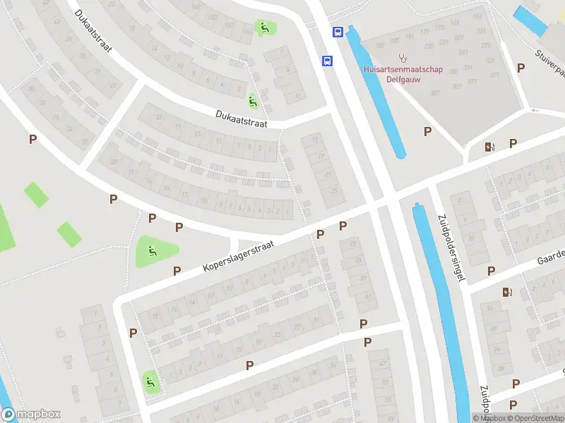 Ambulance met grote spoed naar de Pondstraat in Delfgauw